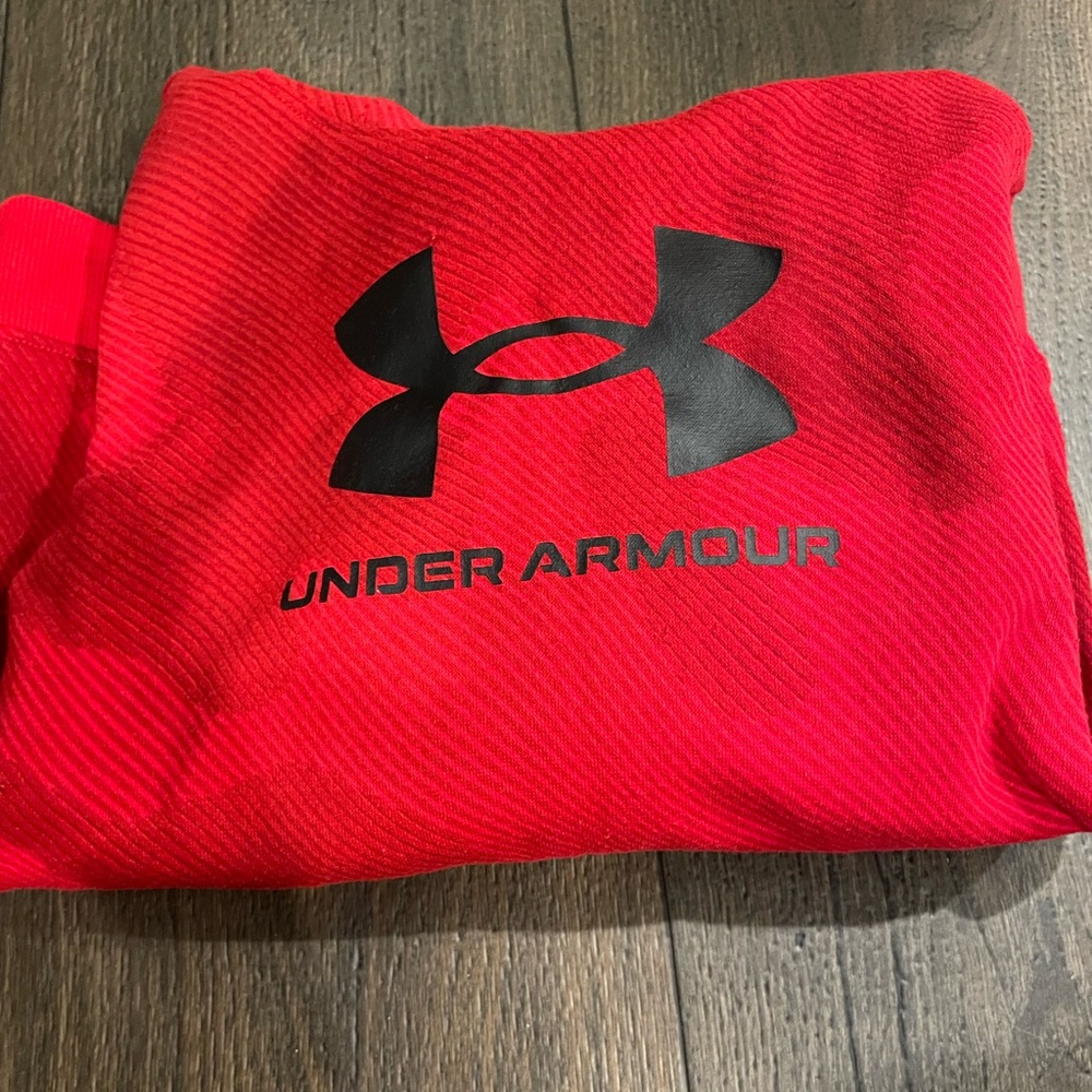 UA boys hoodie 
Size 7